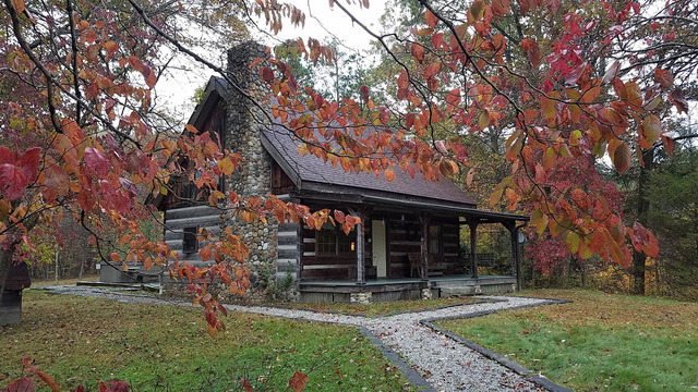 Lodging in and around Hocking Hills State Park, an Ohio State Park located  near Logan, Chillicothe and Columbus